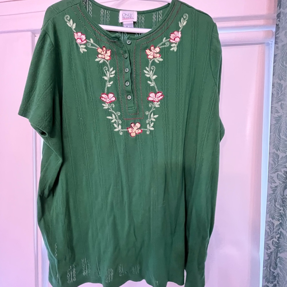 Henley Embroidered short-sleeved shirt